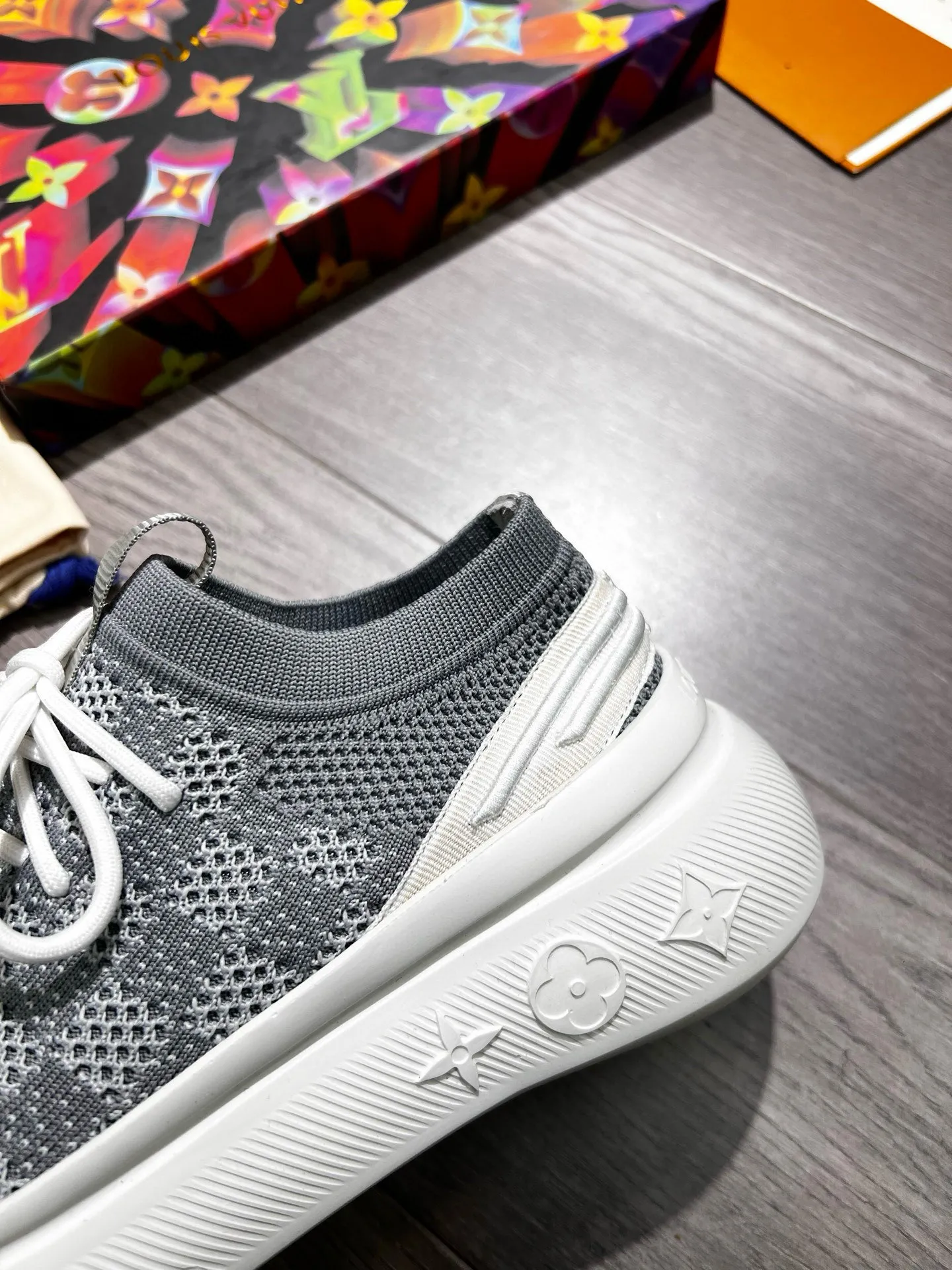 Ex-factory price: 460💰◾️▫️Lv~ Brand new low-cut men’s socks and shoes👟, made of special elastic knitted fabric consistent with the high-end original version, thickened and thickened to ensure multi-season practicality and wrinkle resistance, and will never deform or become loose after repeated stretching! It feels light and comfortable on your feet! Four colors available, Size: 38-45 (45 is custom-made and cannot be returned or exchanged)